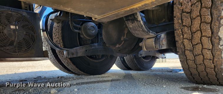 image for item JB9610 2016 Peterbilt 579 semi truck