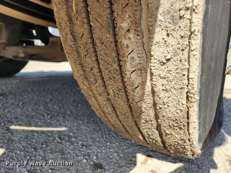 image for item JB9610 2016 Peterbilt 579 semi truck