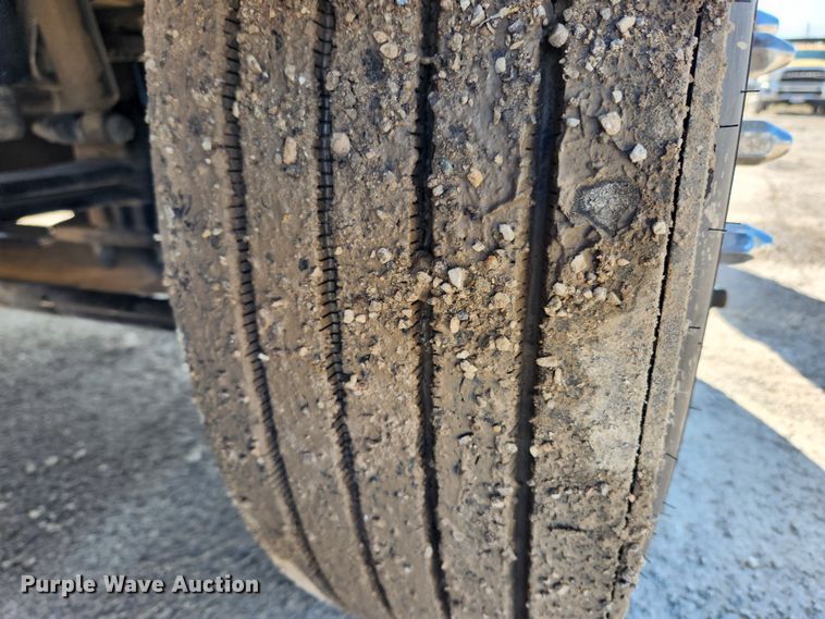 image for item JB9610 2016 Peterbilt 579 semi truck