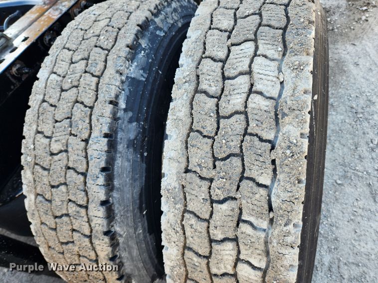 image for item JB9610 2016 Peterbilt 579 semi truck