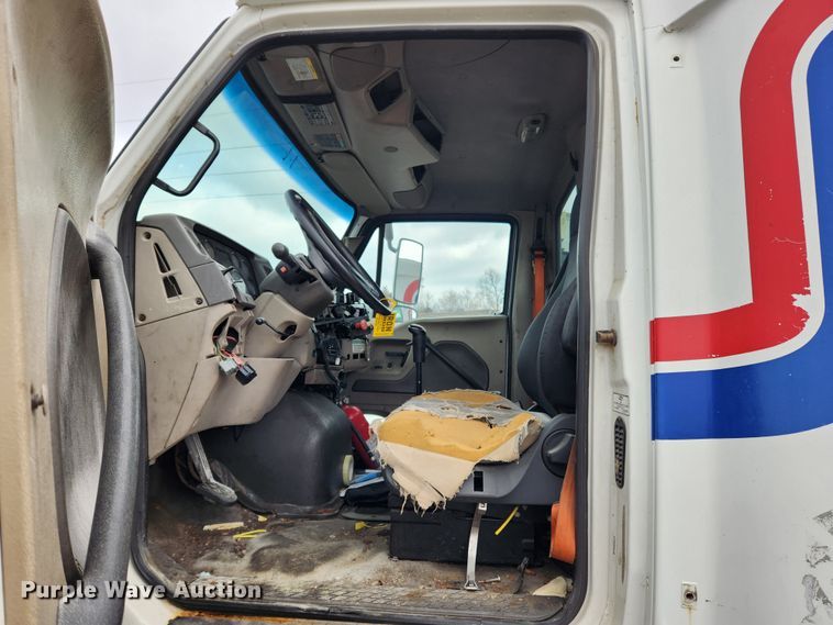 image for item JB9621 2008 Sterling A9500  semi truck