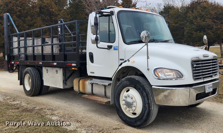 image for item JB9622 2005 Freightliner Business Class M2  flatbed truck