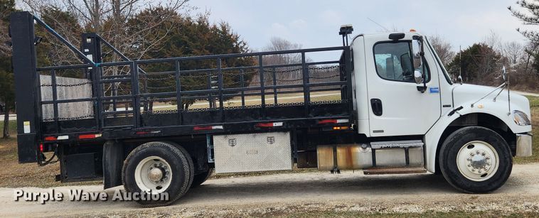 image for item JB9622 2005 Freightliner Business Class M2  flatbed truck