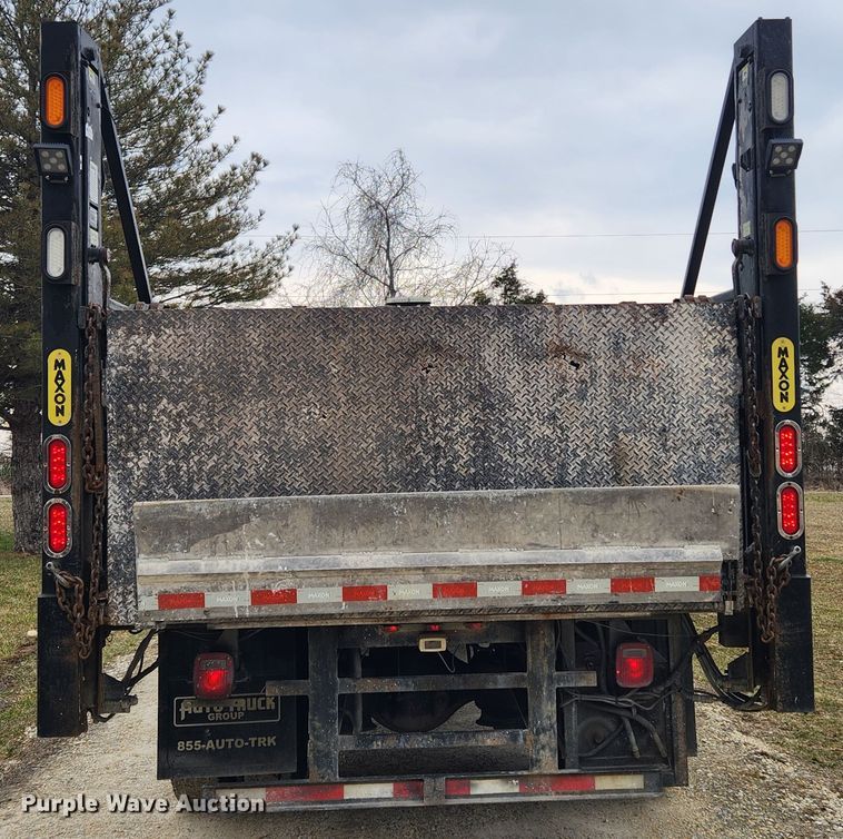 image for item JB9622 2005 Freightliner Business Class M2  flatbed truck