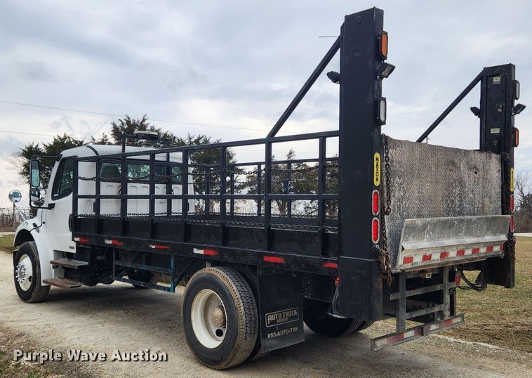 image for item JB9622 2005 Freightliner Business Class M2  flatbed truck