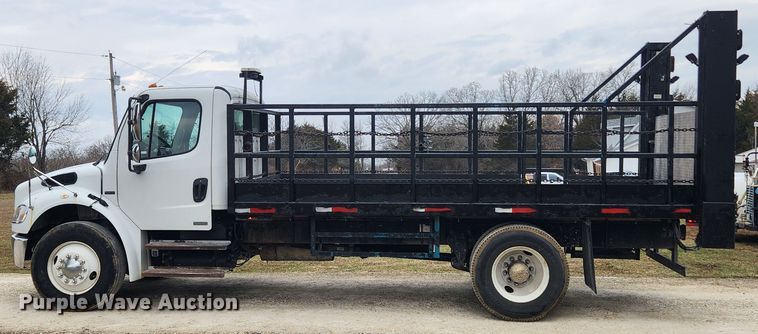 image for item JB9622 2005 Freightliner Business Class M2  flatbed truck