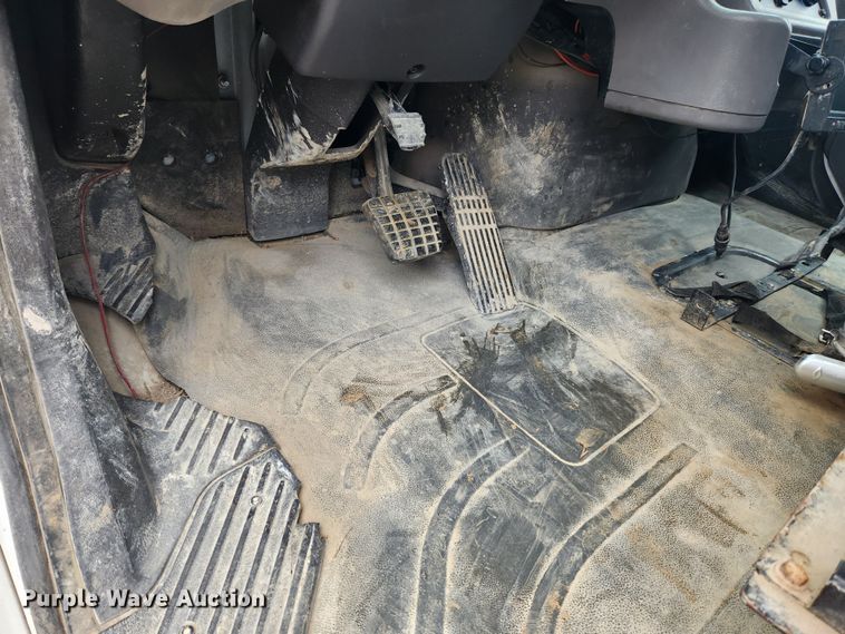 image for item JB9622 2005 Freightliner Business Class M2  flatbed truck