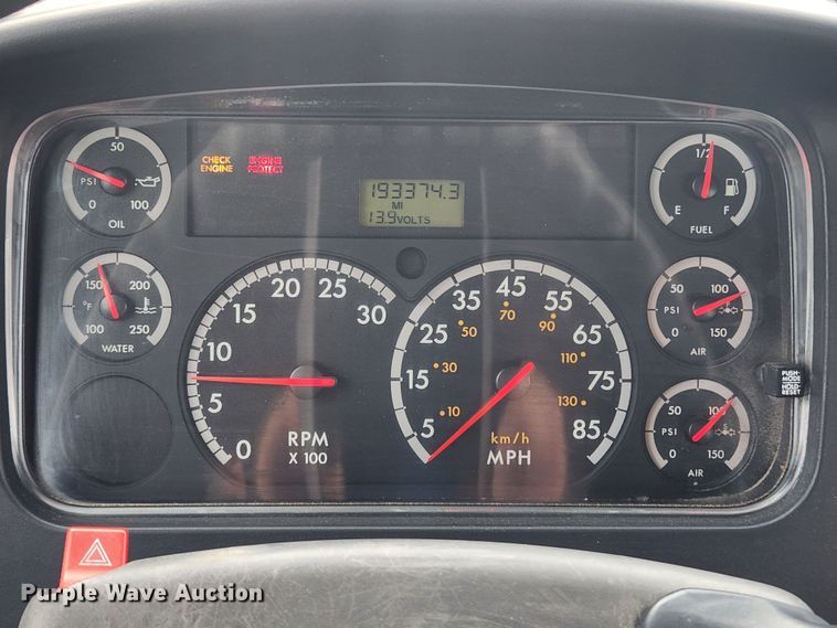 image for item JB9622 2005 Freightliner Business Class M2  flatbed truck