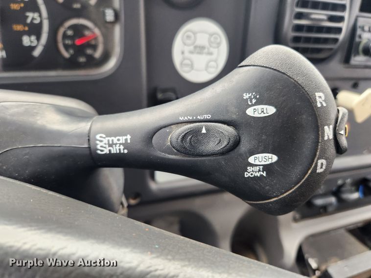 image for item JB9622 2005 Freightliner Business Class M2  flatbed truck