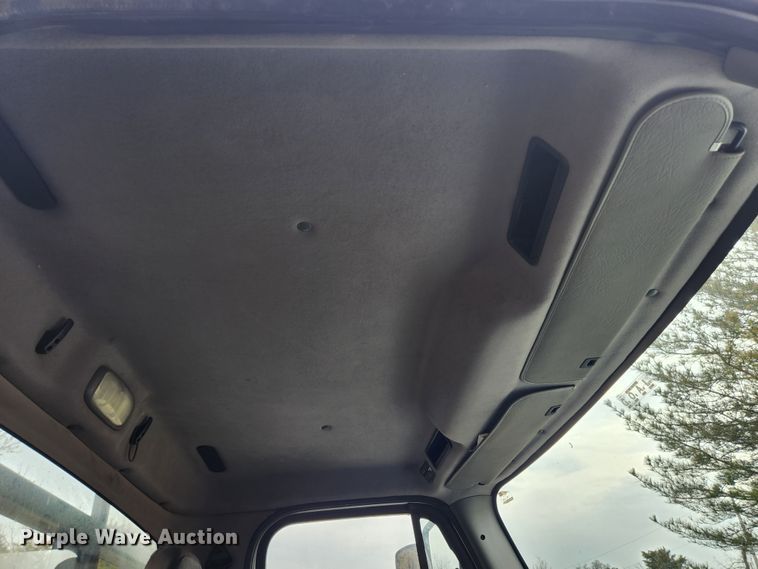 image for item JB9622 2005 Freightliner Business Class M2  flatbed truck