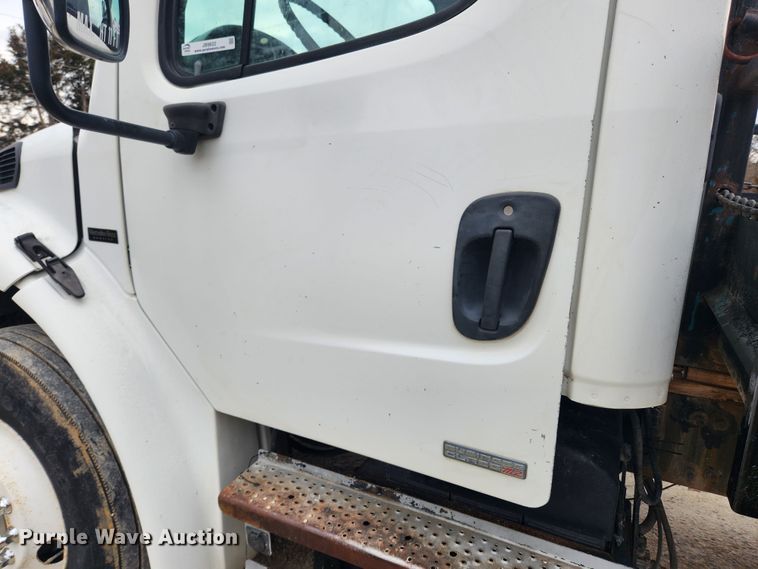 image for item JB9622 2005 Freightliner Business Class M2  flatbed truck