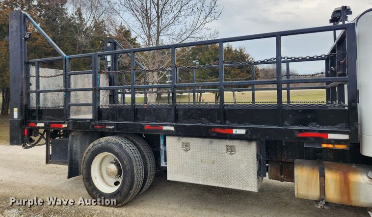 image for item JB9622 2005 Freightliner Business Class M2  flatbed truck