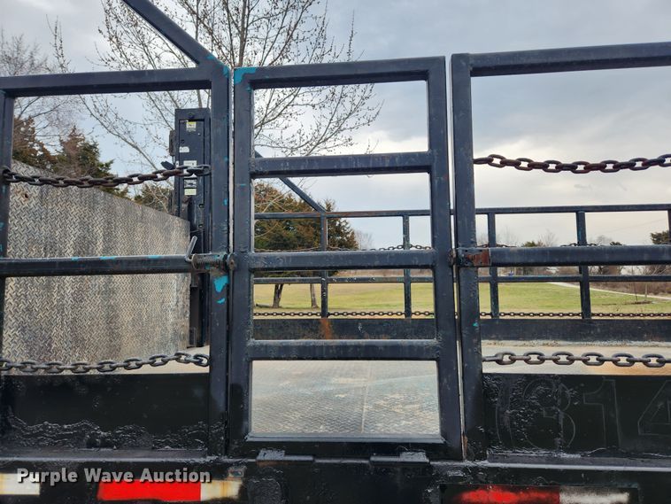 image for item JB9622 2005 Freightliner Business Class M2  flatbed truck