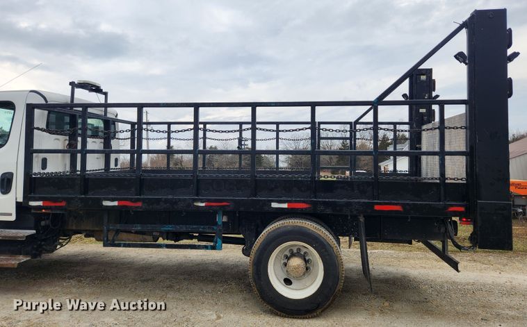 image for item JB9622 2005 Freightliner Business Class M2  flatbed truck