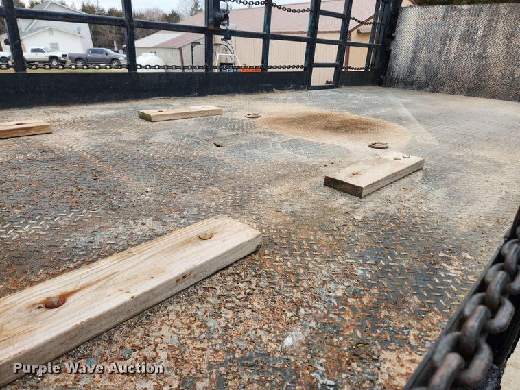 image for item JB9622 2005 Freightliner Business Class M2  flatbed truck