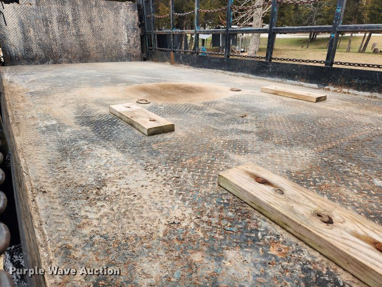 image for item JB9622 2005 Freightliner Business Class M2  flatbed truck