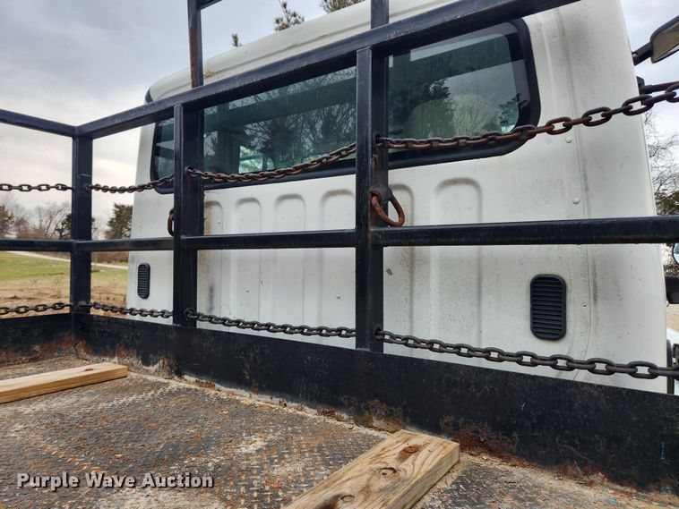 image for item JB9622 2005 Freightliner Business Class M2  flatbed truck