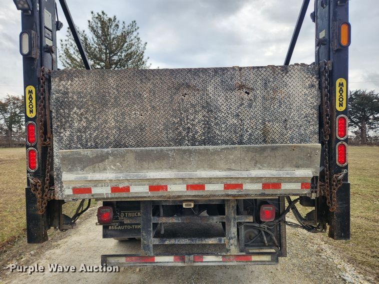 image for item JB9622 2005 Freightliner Business Class M2  flatbed truck