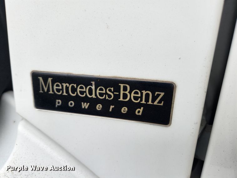 image for item JB9622 2005 Freightliner Business Class M2  flatbed truck