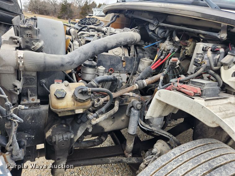 image for item JB9622 2005 Freightliner Business Class M2  flatbed truck