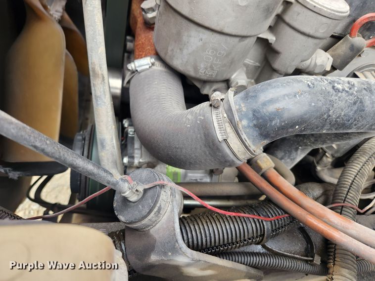 image for item JB9622 2005 Freightliner Business Class M2  flatbed truck