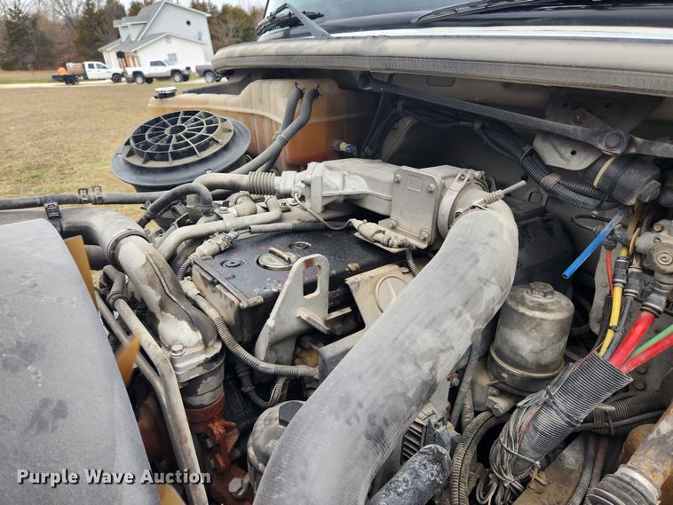 image for item JB9622 2005 Freightliner Business Class M2  flatbed truck