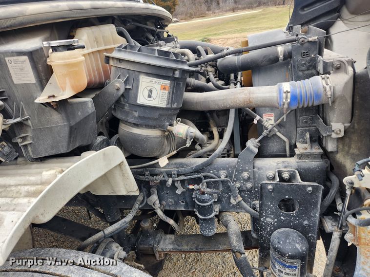 image for item JB9622 2005 Freightliner Business Class M2  flatbed truck