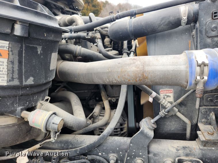 image for item JB9622 2005 Freightliner Business Class M2  flatbed truck