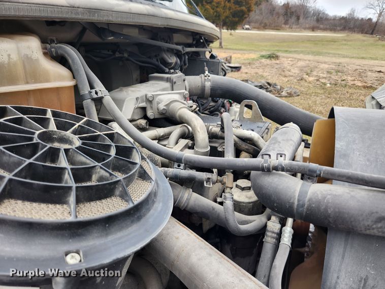 image for item JB9622 2005 Freightliner Business Class M2  flatbed truck