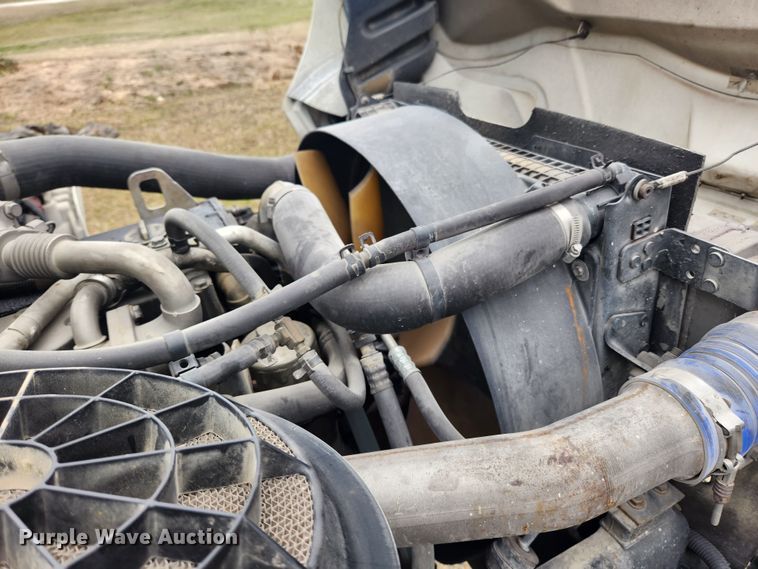 image for item JB9622 2005 Freightliner Business Class M2  flatbed truck