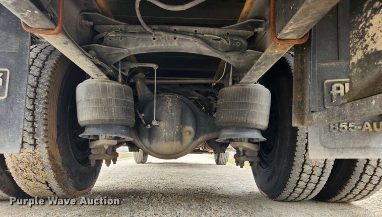 image for item JB9622 2005 Freightliner Business Class M2  flatbed truck