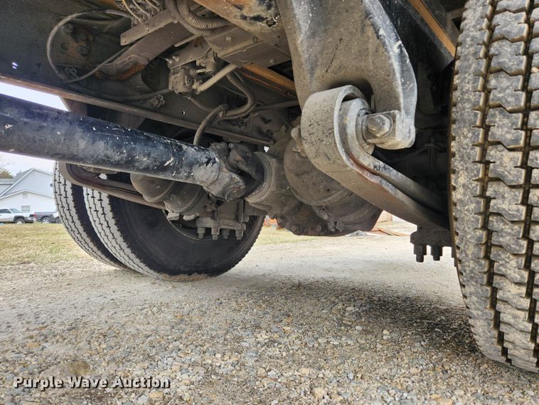 image for item JB9622 2005 Freightliner Business Class M2  flatbed truck