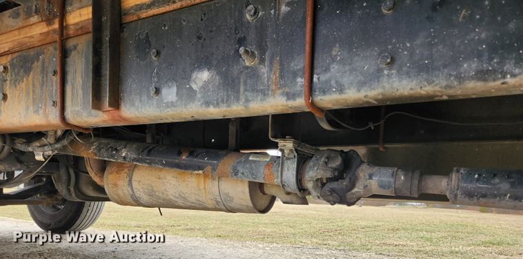 image for item JB9622 2005 Freightliner Business Class M2  flatbed truck