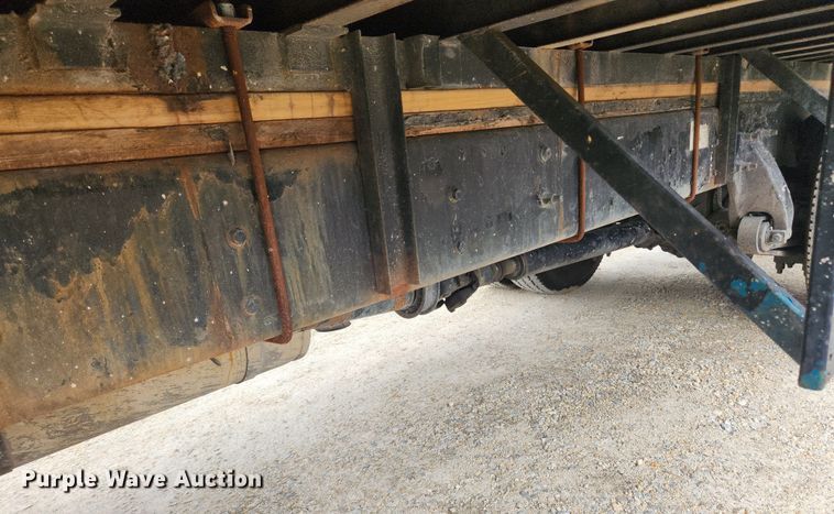 image for item JB9622 2005 Freightliner Business Class M2  flatbed truck