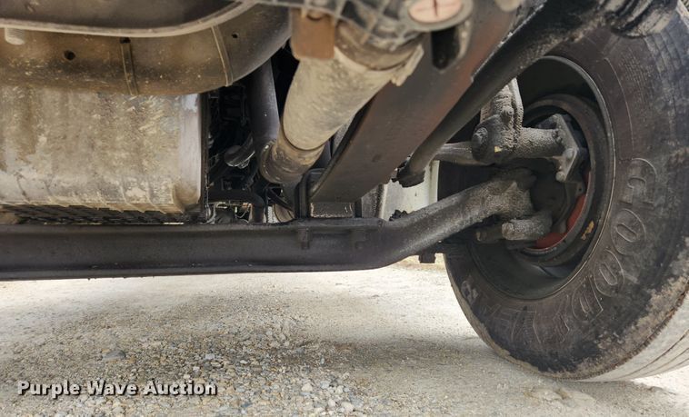 image for item JB9622 2005 Freightliner Business Class M2  flatbed truck