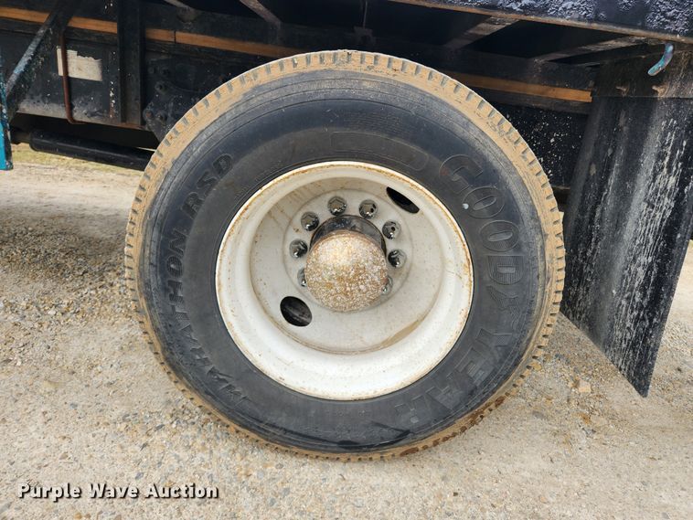 image for item JB9622 2005 Freightliner Business Class M2  flatbed truck