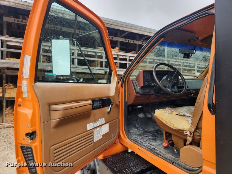 image for item JB9629 1993 Chevrolet Kodiak C5500  dump flatbed truck