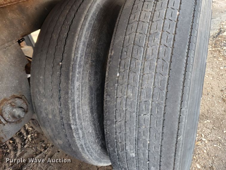 image for item JB9634 2004 Utility VS2DC  dry van trailer