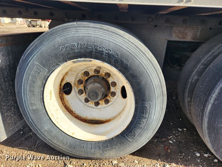 image for item JB9634 2004 Utility VS2DC  dry van trailer