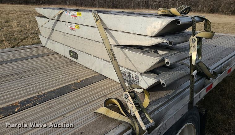 image for item JG9368 2019 Great Dane FLD-0024-00053  drop deck trailer