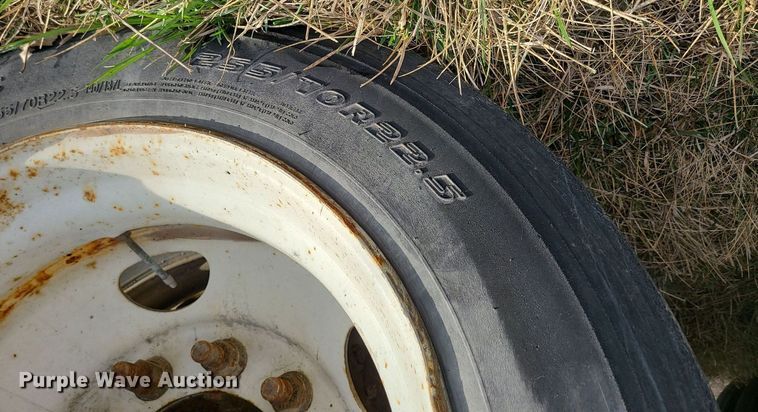 image for item JG9368 2019 Great Dane FLD-0024-00053  drop deck trailer