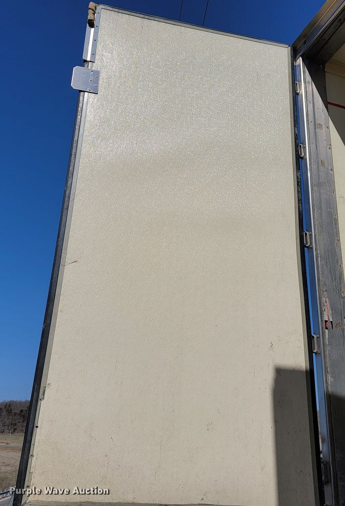 image for item JL9330 2006 Wabash  refrigerated van trailer