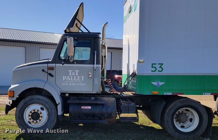 image for item JL9335 2003 International 8100  semi truck