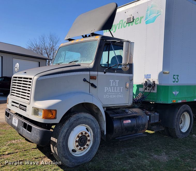 image for item JL9335 2003 International 8100  semi truck