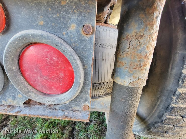 image for item JL9335 2003 International 8100  semi truck