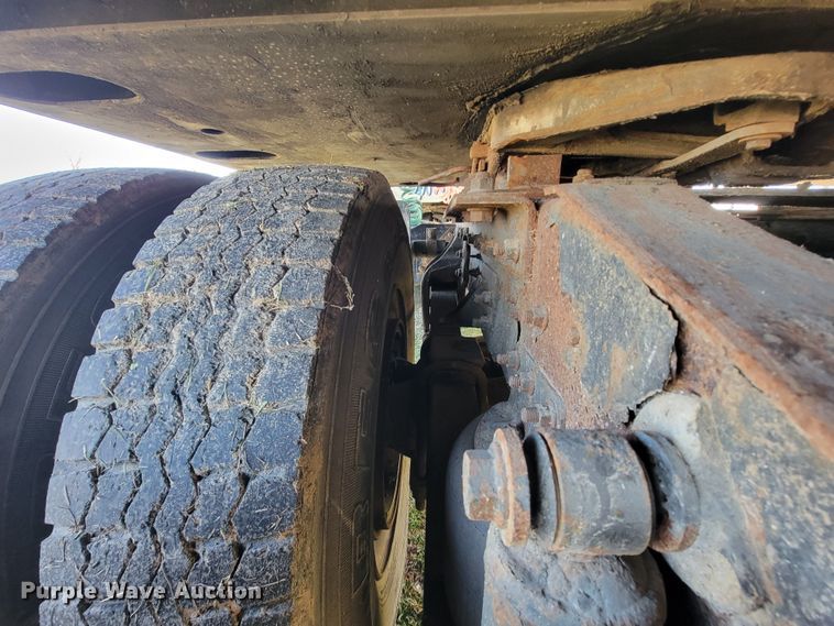 image for item JL9335 2003 International 8100  semi truck