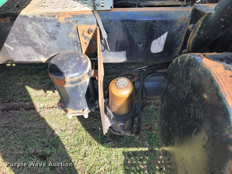 image for item JL9335 2003 International 8100  semi truck