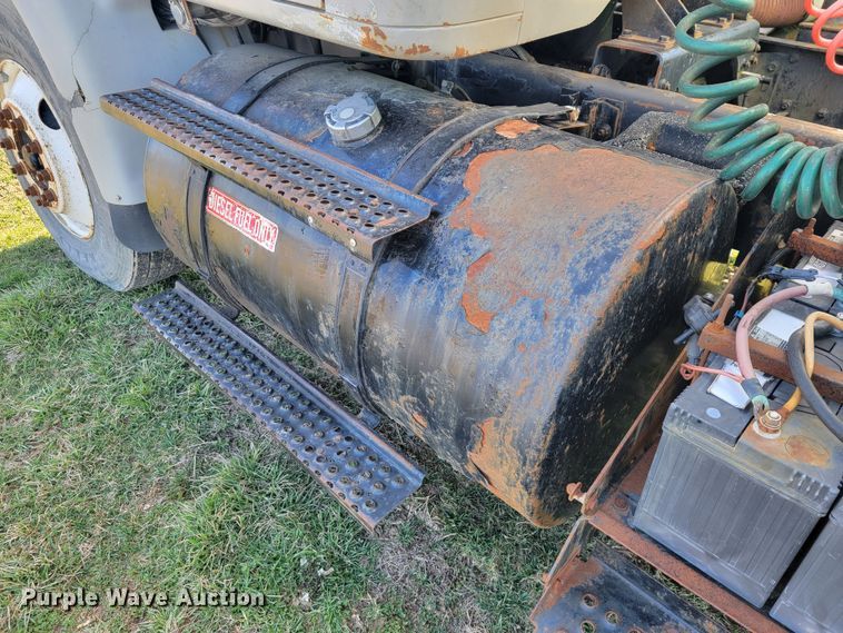 image for item JL9335 2003 International 8100  semi truck