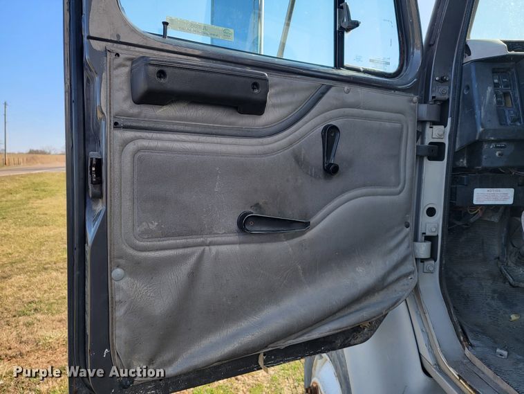 image for item JL9335 2003 International 8100  semi truck