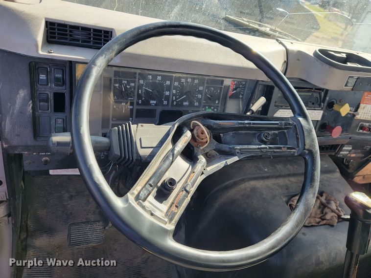 image for item JL9335 2003 International 8100  semi truck